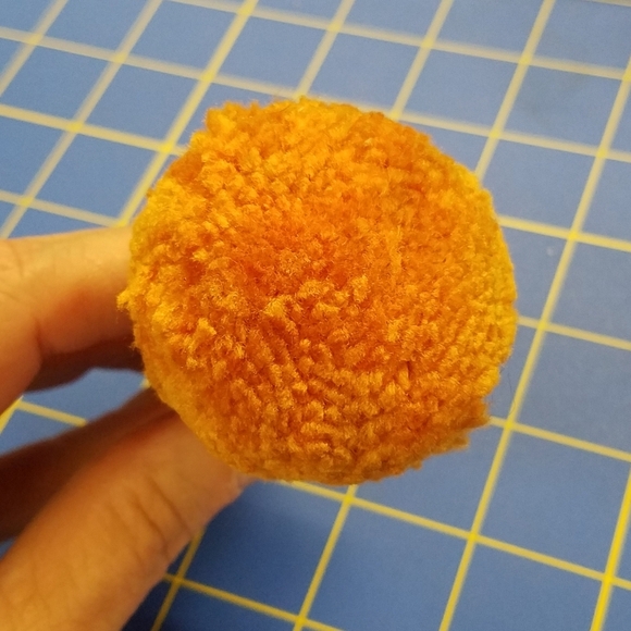 Pom Pom Bottle Gold Stopper - Picture 3 of 4